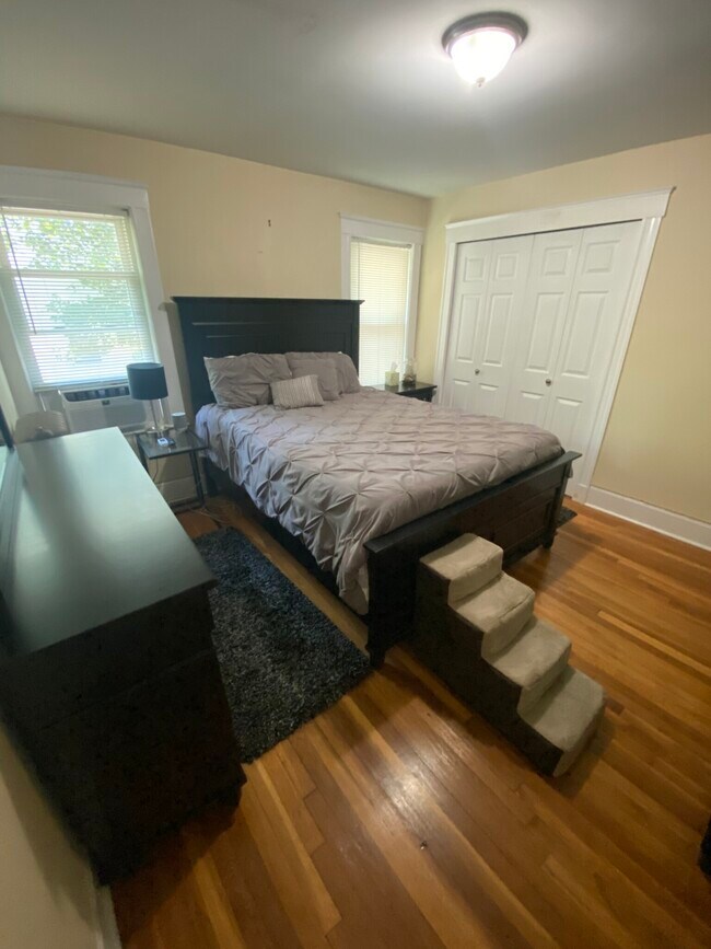 Building Photo - 559 Ashmont St