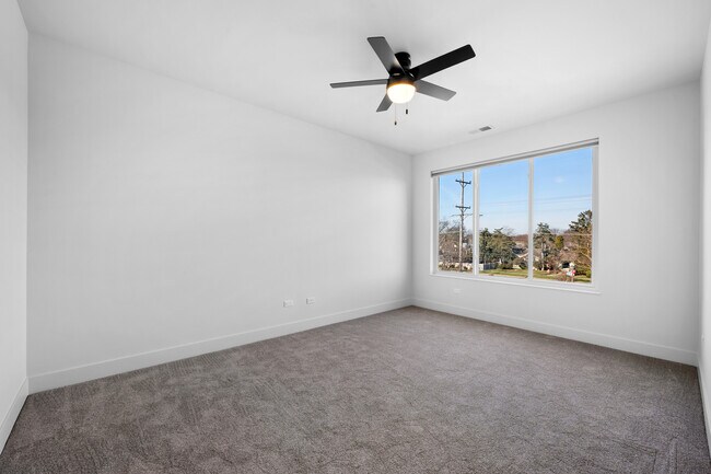 Building Photo - 27 W Park Blvd