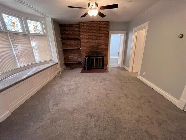 Foto del edificio - 7484 McClure Ave