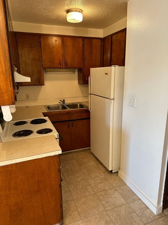 Building Photo - 1-bedroom 1 bath Upstairs Apartment