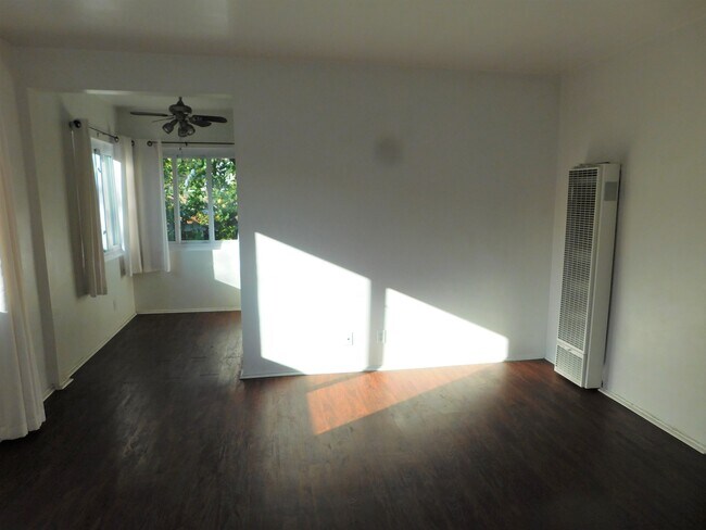 Living/dining area - 3626 Monon St