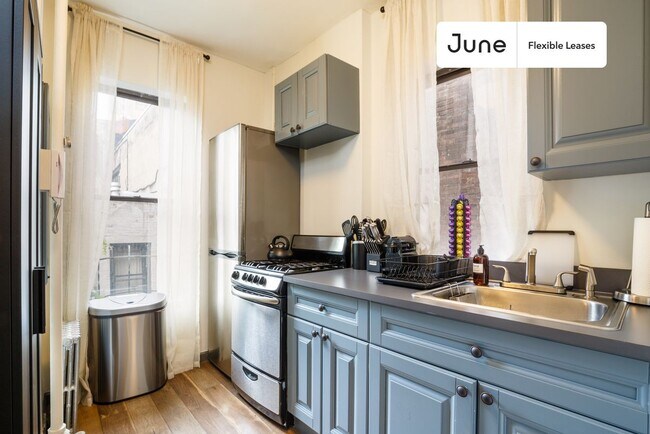 Foto del edificio - 439 W 48th St