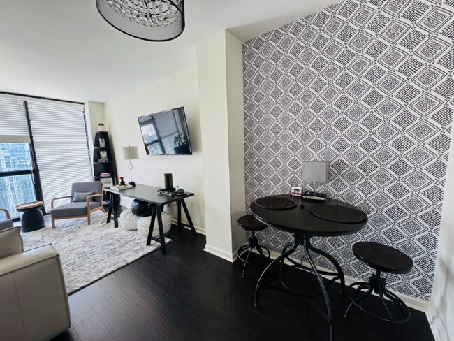 Foto del edificio - 1280 W Peachtree St NW