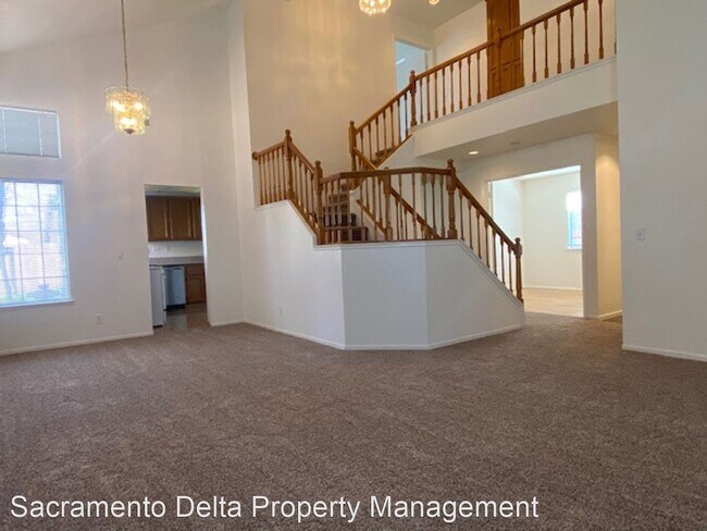 Building Photo - 3 br, 3 bath House - 3739 Douglas Fir Court