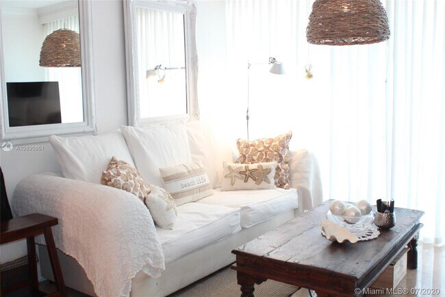 Building Photo - 300 Sunrise Dr