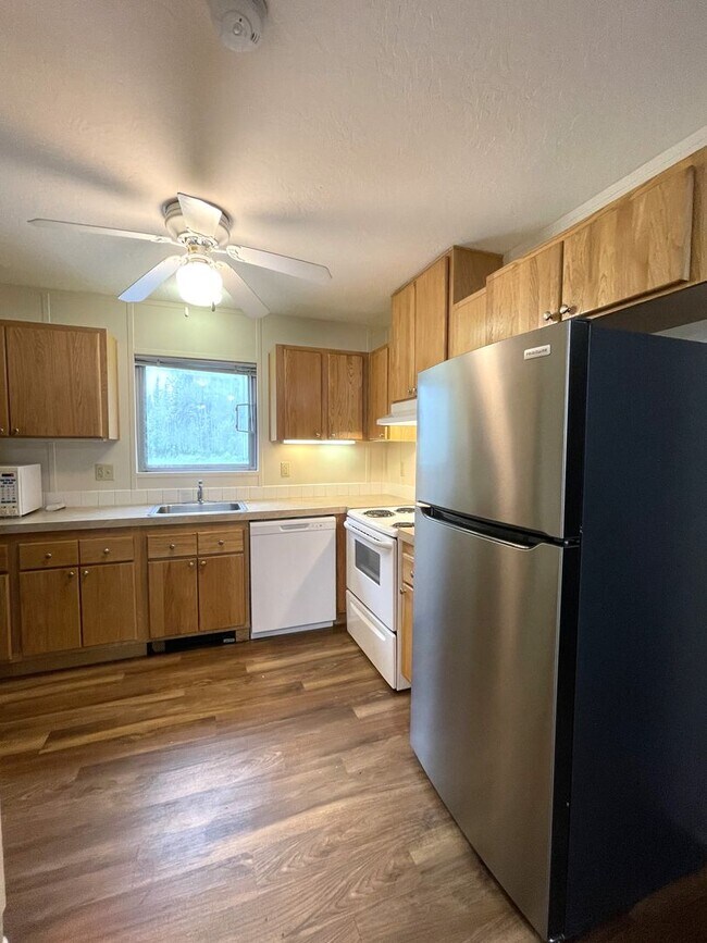 Building Photo - 2 Bed/1 Bath off Nordale Rd