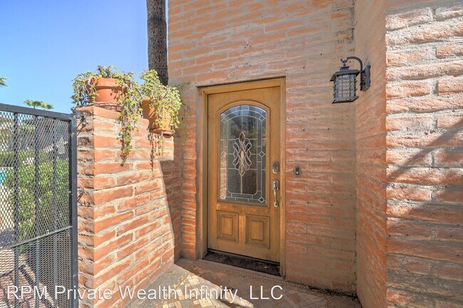 Building Photo - 2 br, 2 bath House - 7401 E. Northland Dri...