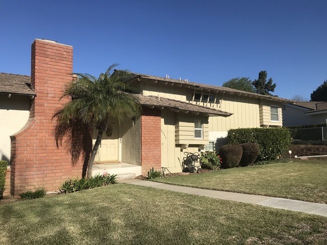 Building Photo - 3 Bed Home with HUGE Backyard!