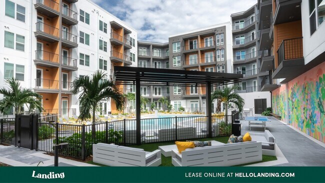 Foto del edificio - 1661 Central Ave