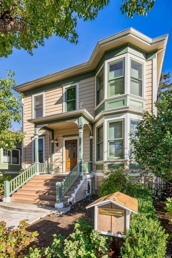 Building Photo - 528 Coombs St