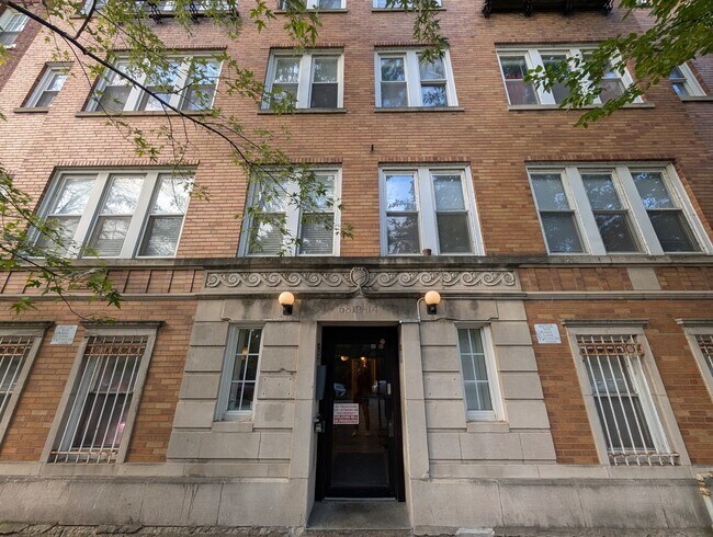 Foto del edificio - 6812 N Wayne Ave