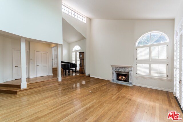 Building Photo - 181 S Surfview Dr