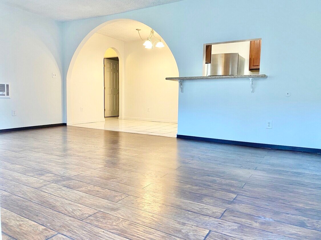Foto principal - 3359 Mentone Ave