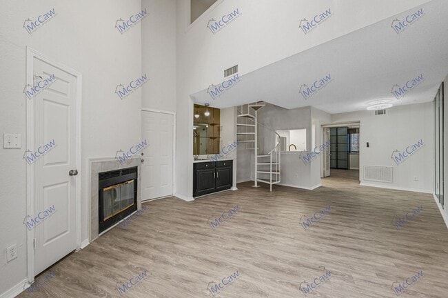 Building Photo - Freshly Renovated 2-Bed 2-Bath Condo Near ...