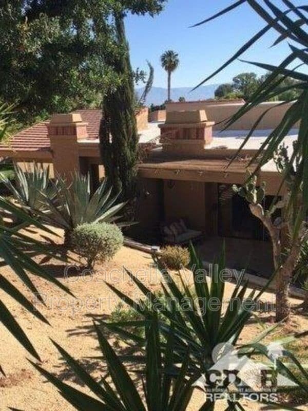 Building Photo - 48993 Canyon Crest Ln