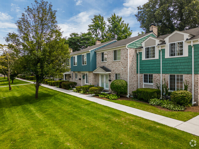 Building Photo - Edgewood Court North