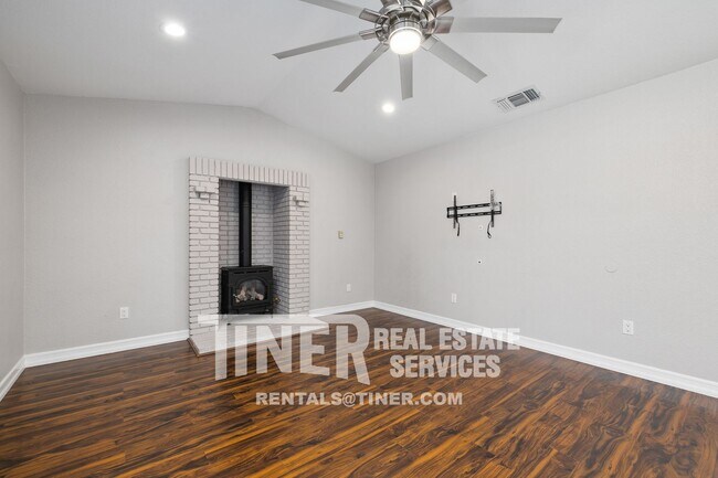 Foto del edificio - 3 bedroom, 2 bathroom, 2 car garage Antelo...