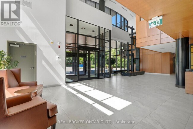Building Photo - 1575 Lakeshore Rd W