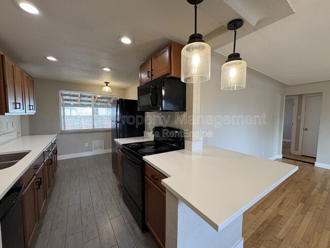 Foto del edificio - 1673 S Benton St