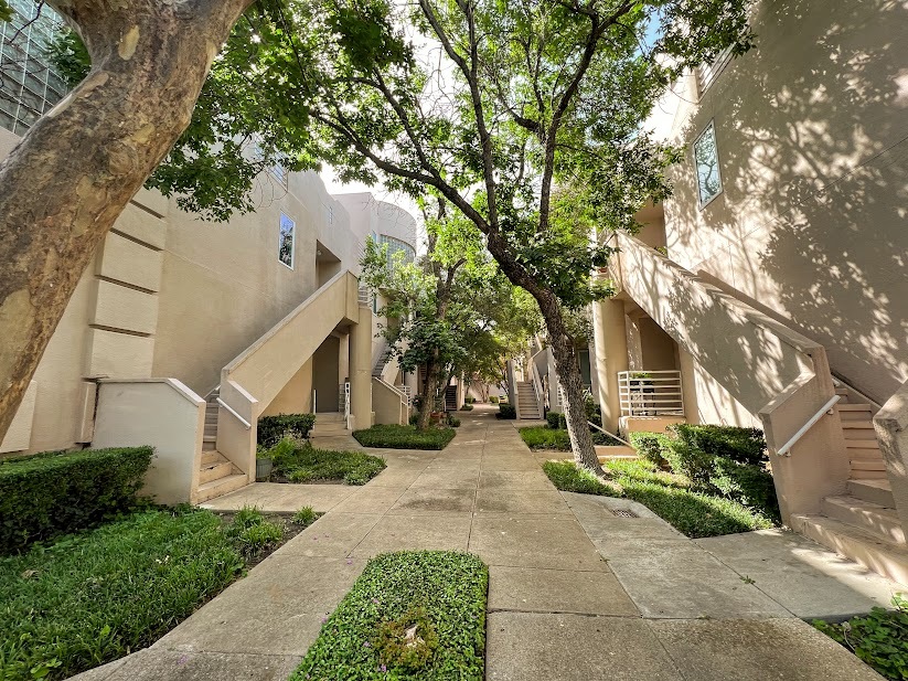 Primary Photo - 4040 Avondale Ave
