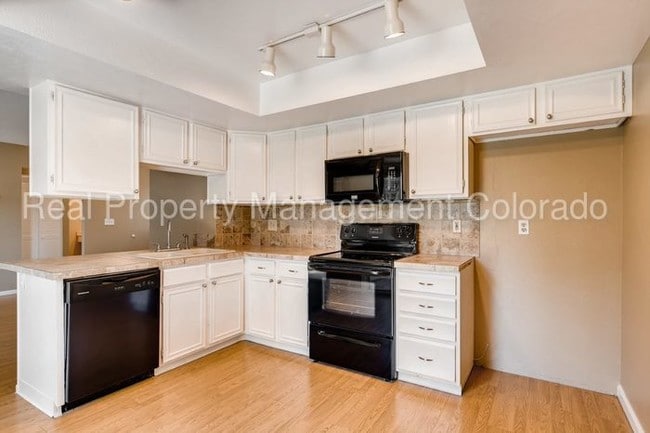 Building Photo - Lovely Townhome in Cobblestone Crossing
