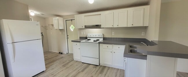 Building Photo - 2 Bedroom / 2 Bathroom Single Wide Callahan Mobile Home