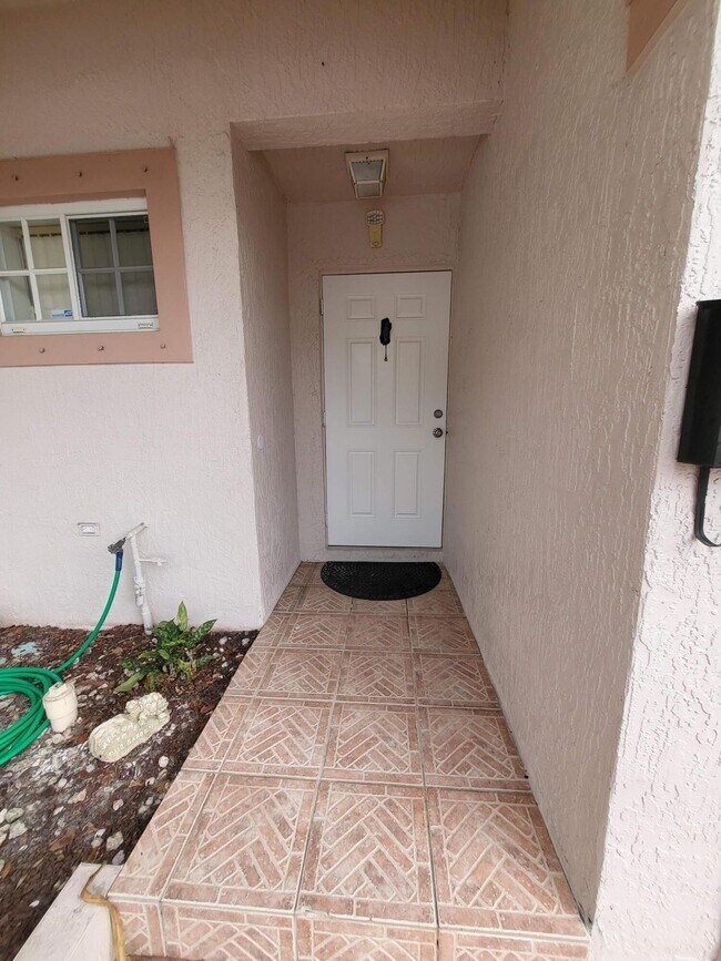 Foto del edificio - 9002 NW 40th St