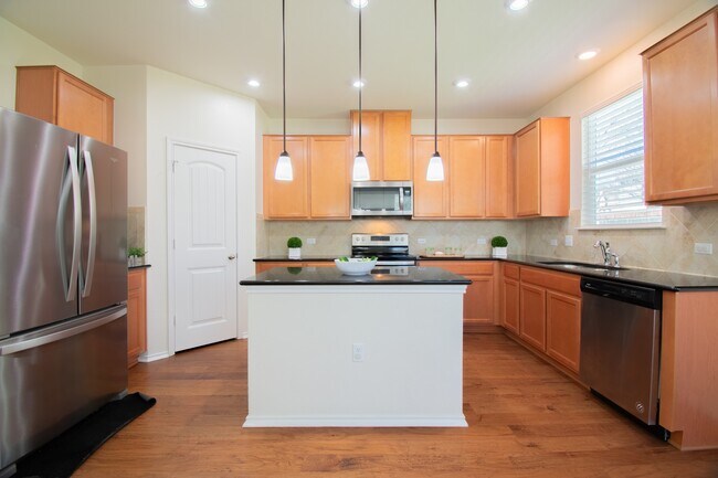 Foto del edificio - 9014 Golden Leaf Dr