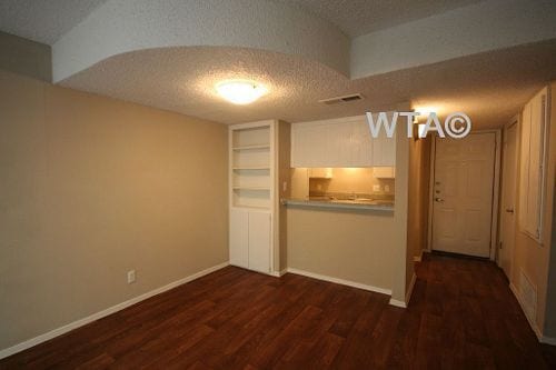 Building Photo - 4821 E Riverside Dr