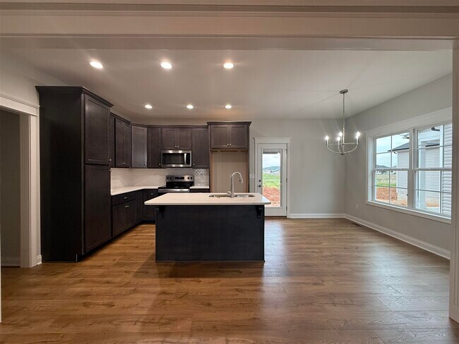 Foto del edificio - 5404 Peony Dr