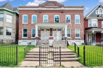 Building Photo - 5132 Kensington Ave