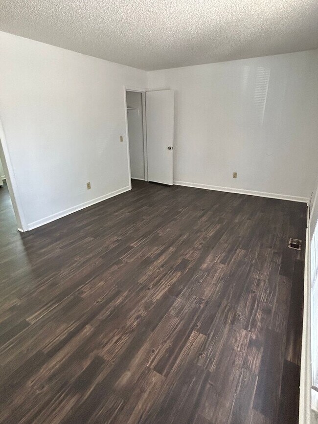 Foto del edificio - 4762 Trenton Dr