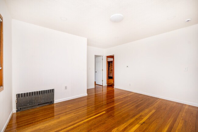 Foto del edificio - 19 Puritan Rd