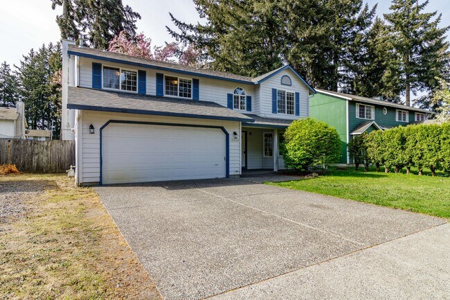 Building Photo - 4 Bedroom 2.5 Bathroom With Large Fenced B...