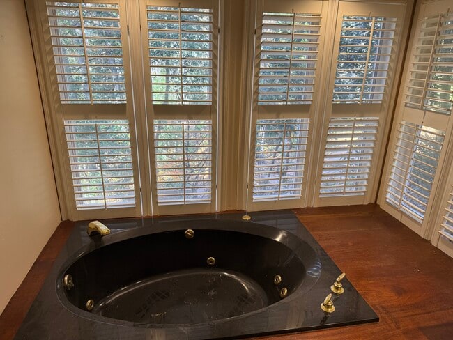 Foto del edificio - 833 Williamsburg Dr