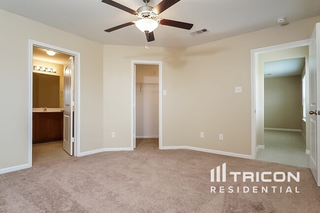 Building Photo - 425 Palomino Stand Dr