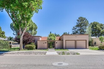 Building Photo - 4945 Vista Grande Cir