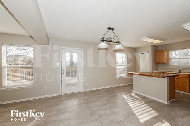 Foto del edificio - 6845 Woodland Heights Dr