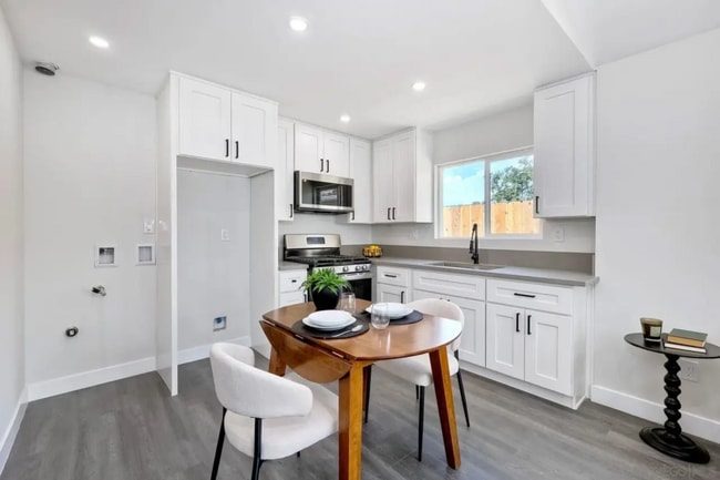 Building Photo - 1059 Emory St