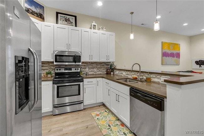 Building Photo - 251 Main St