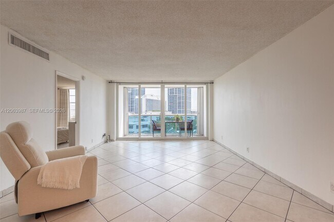 Foto del edificio - 6770 Indian Creek Dr