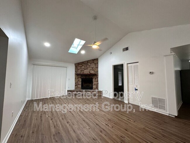 Foto del edificio - 2538 Green Spring Dr