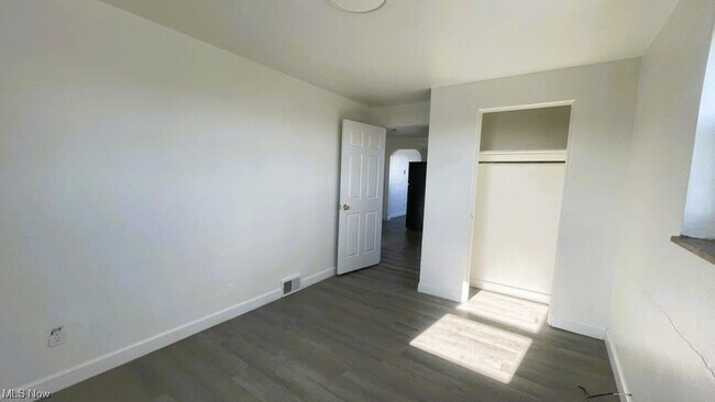 Building Photo - 2612 Sunset Blvd