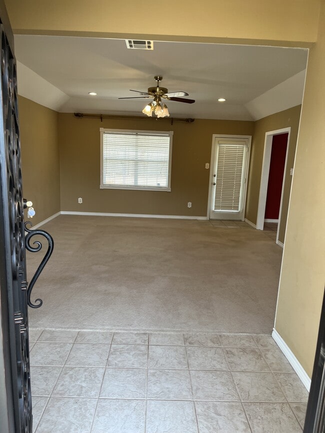 Foto del edificio - 302 Red Oak Ln