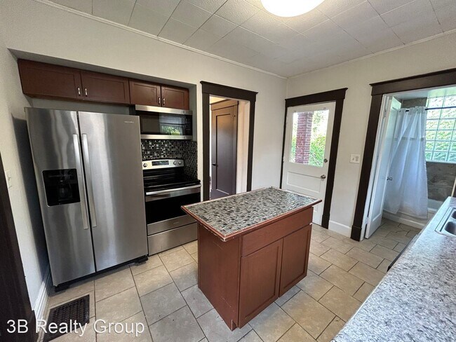 Foto del edificio - 3 br, 2 bath House - 3211 Glenmore Ave.