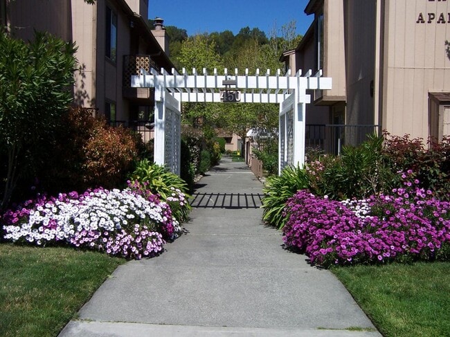 Welcome to La Casa Apts - La Casa Novato