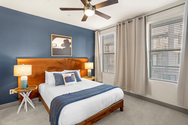 Foto del edificio - 555 N College Ave