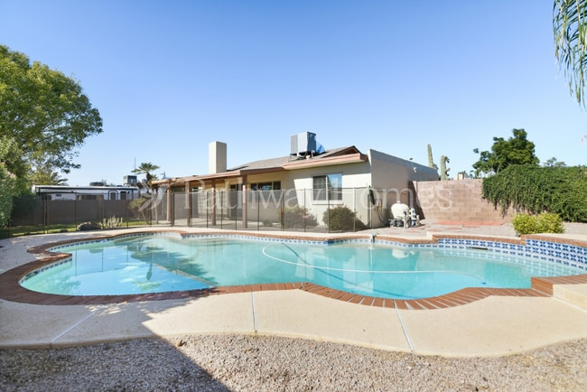 Foto del edificio - 807 E Country Gables Dr