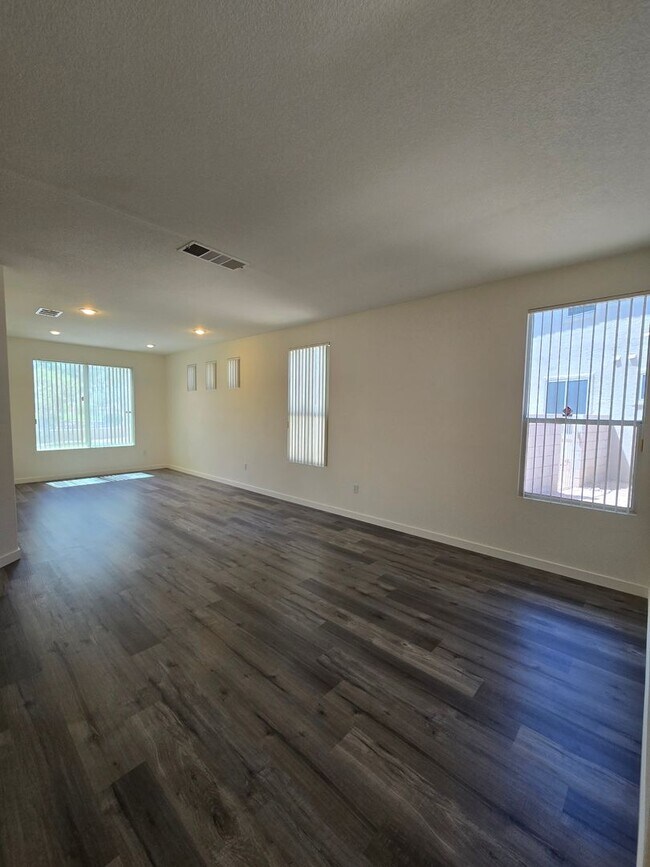 Foto del edificio - A Fabulous 3 Bedroom Home in Seven Hills