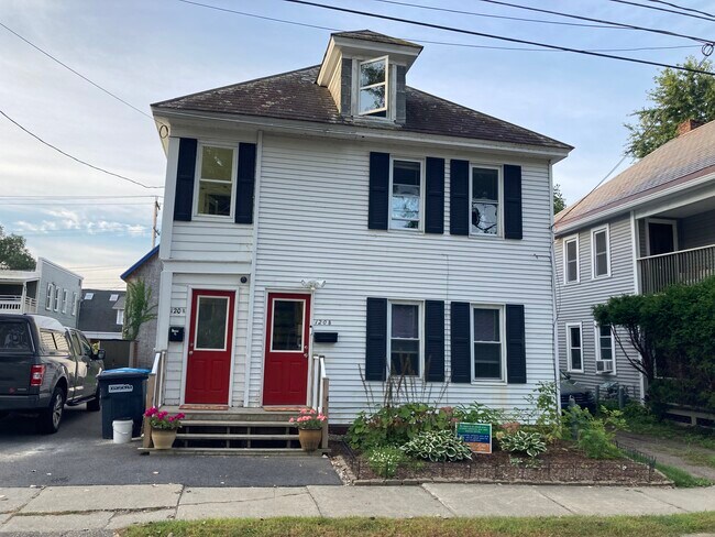 Building Photo - 120 W Allen St